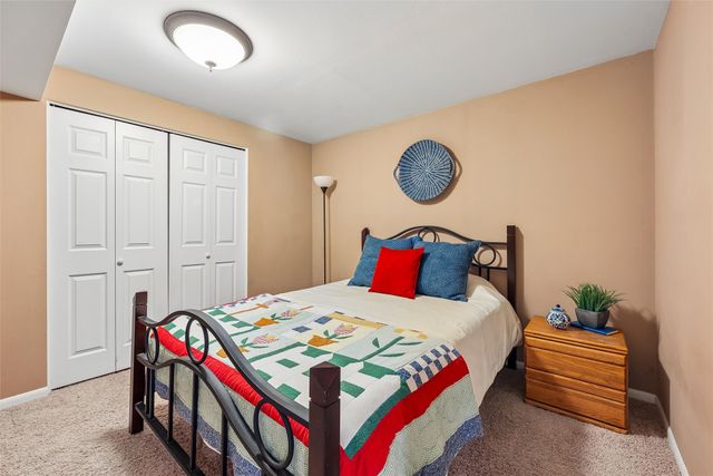 108 Sandburg Court, Ames, IA 50014