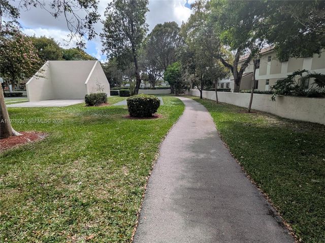 108 Gardens Dr 204, Pompano Beach, FL 33069