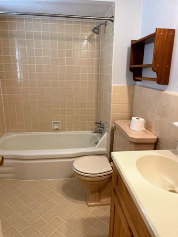 2546 Laurel Lane, Wilmette, IL 60091