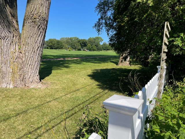 2546 Laurel Lane, Wilmette, IL 60091