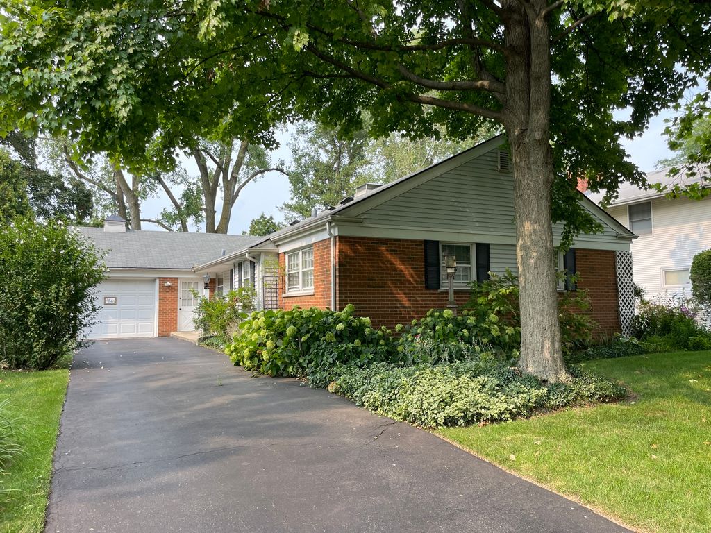 2546 Laurel Lane, Wilmette, IL 60091