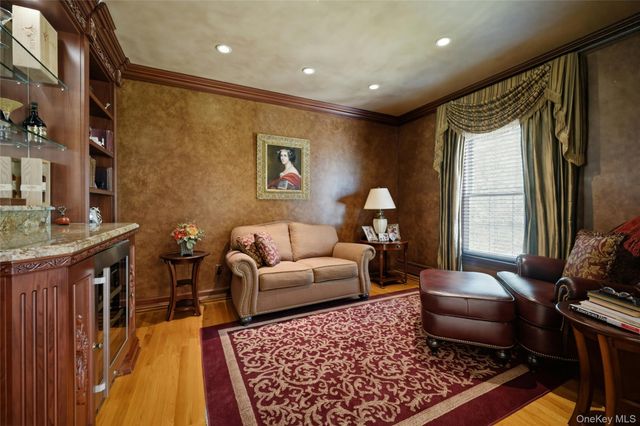 9 Vannina Place, Huntington, NY 11743