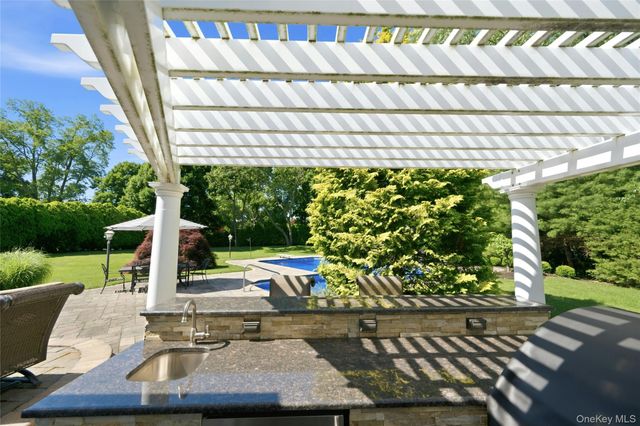 9 Vannina Place, Huntington, NY 11743