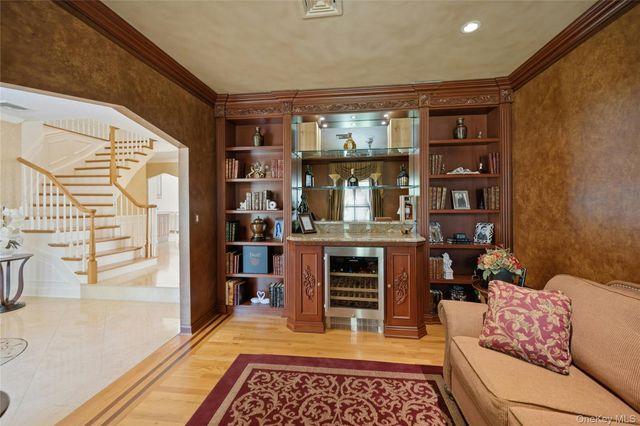 9 Vannina Place, Huntington, NY 11743