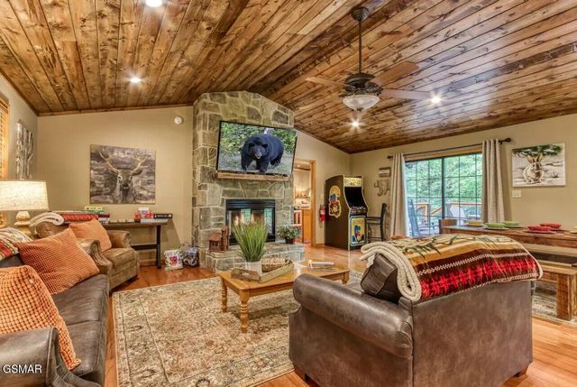 503 Eagle Trail, Gatlinburg, TN 37738