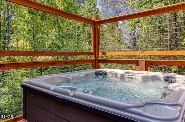 503 Eagle Trail, Gatlinburg, TN 37738