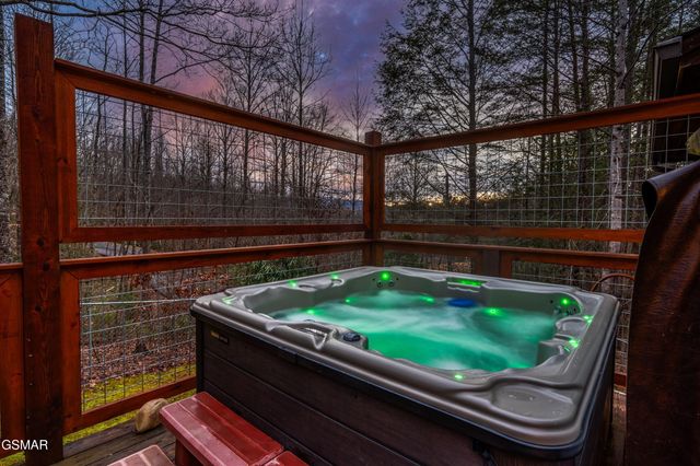 503 Eagle Trail, Gatlinburg, TN 37738