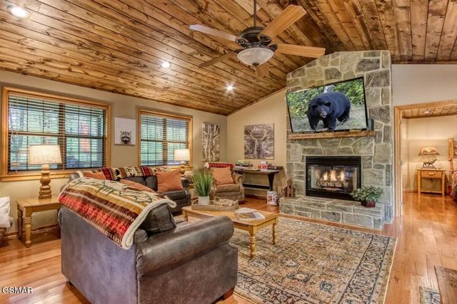 503 Eagle Trail, Gatlinburg, TN 37738