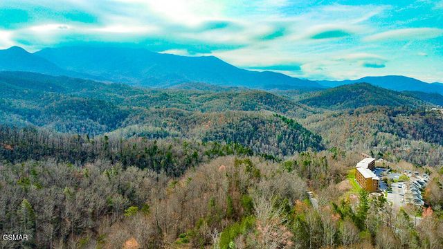 503 Eagle Trail, Gatlinburg, TN 37738