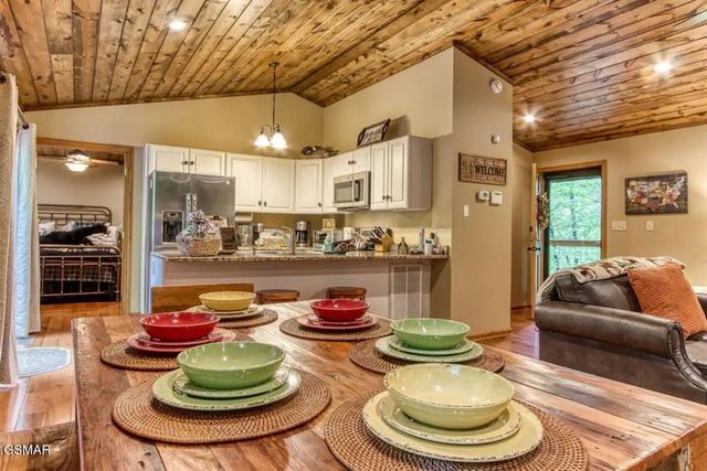 503 Eagle Trail, Gatlinburg, TN 37738