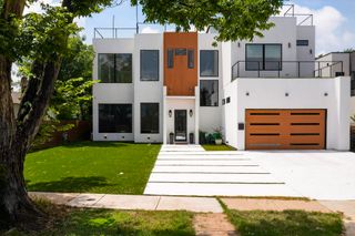 3946 N Cresthaven Road, Dallas, TX 75209