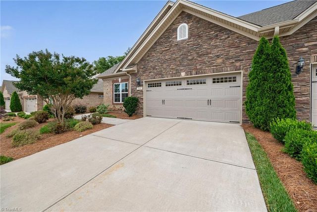 2934 York Place Drive, Walkertown, NC 27051