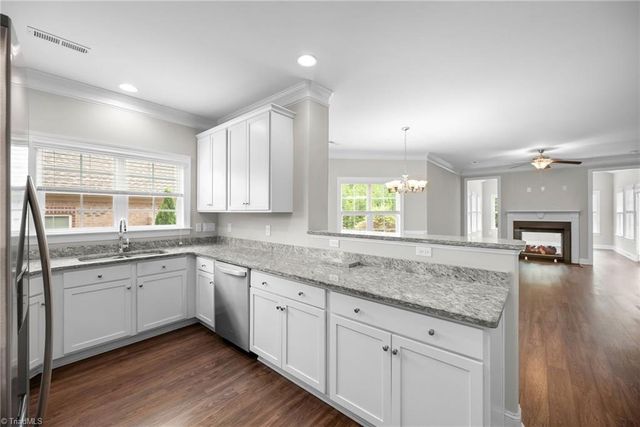 2934 York Place Drive, Walkertown, NC 27051