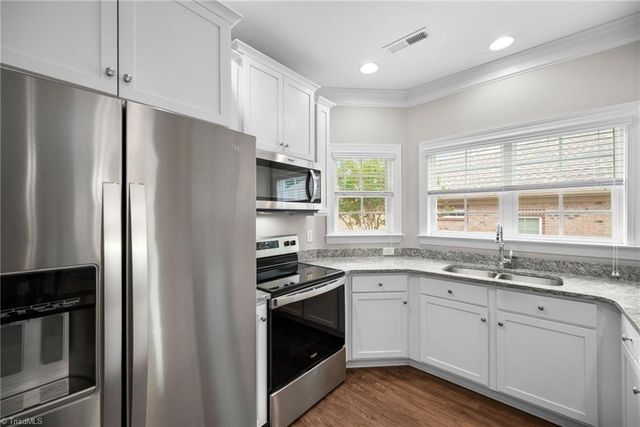 2934 York Place Drive, Walkertown, NC 27051