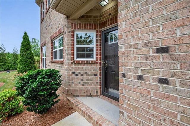 2934 York Place Drive, Walkertown, NC 27051