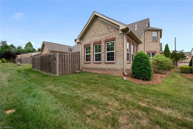2934 York Place Drive, Walkertown, NC 27051