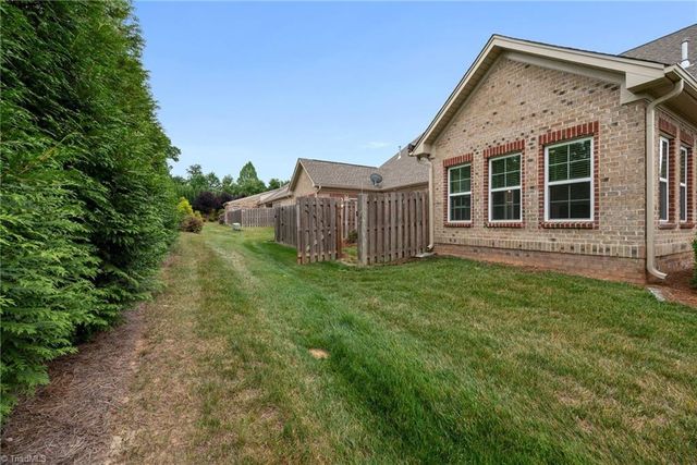 2934 York Place Drive, Walkertown, NC 27051