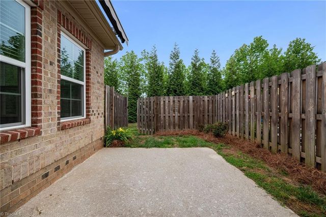 2934 York Place Drive, Walkertown, NC 27051