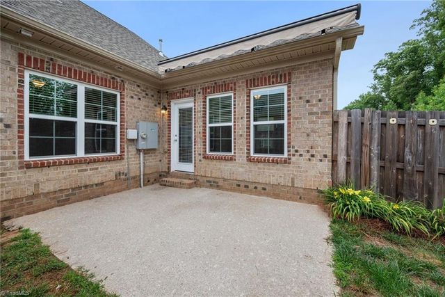 2934 York Place Drive, Walkertown, NC 27051
