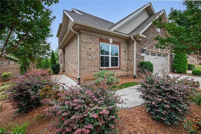 2934 York Place Drive, Walkertown, NC 27051