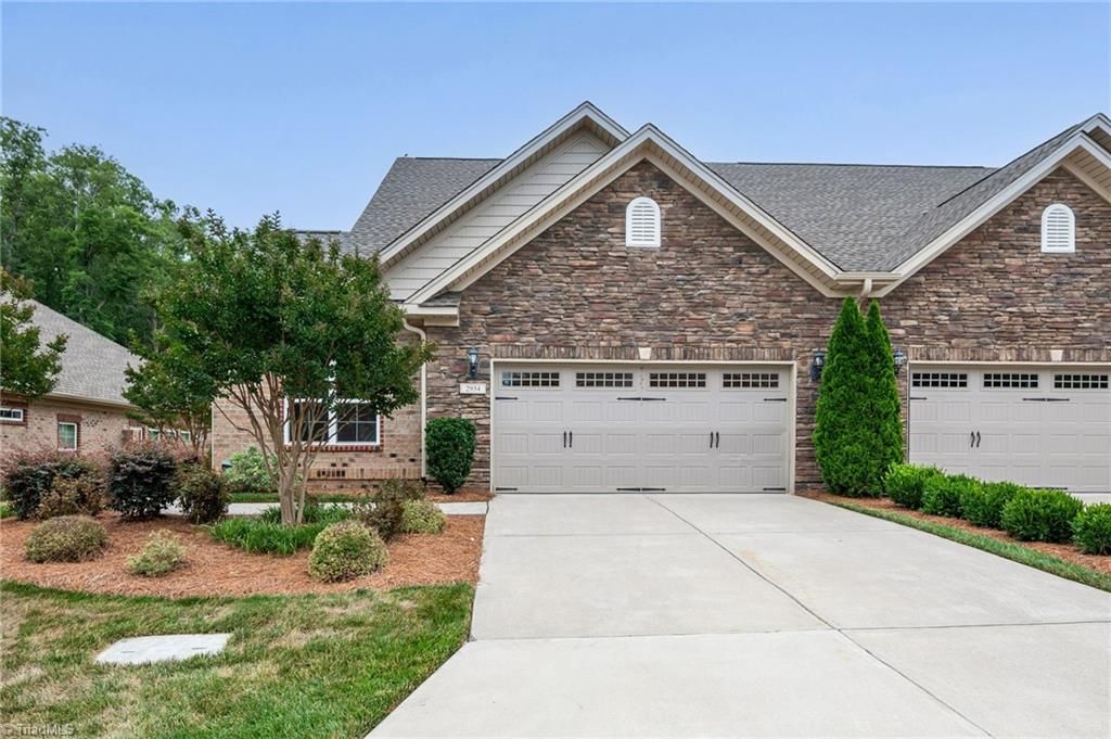 2934 York Place Drive, Walkertown, NC 27051