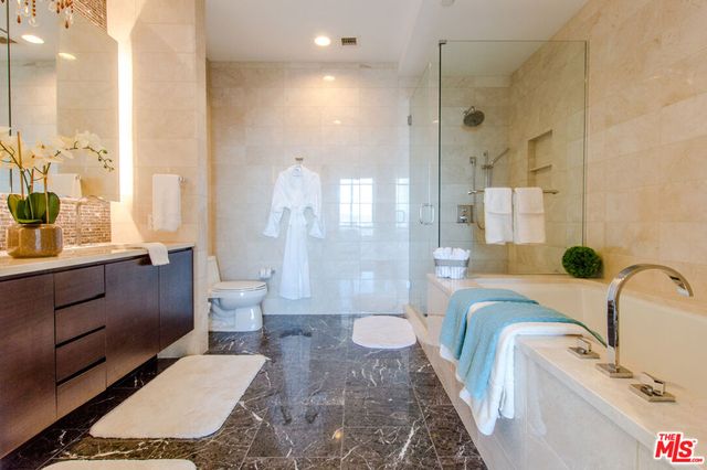 900 W Olympic Boulevard 31F, Los Angeles, CA 90015