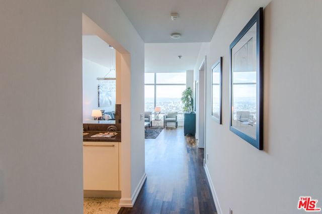 900 W Olympic Boulevard 31F, Los Angeles, CA 90015
