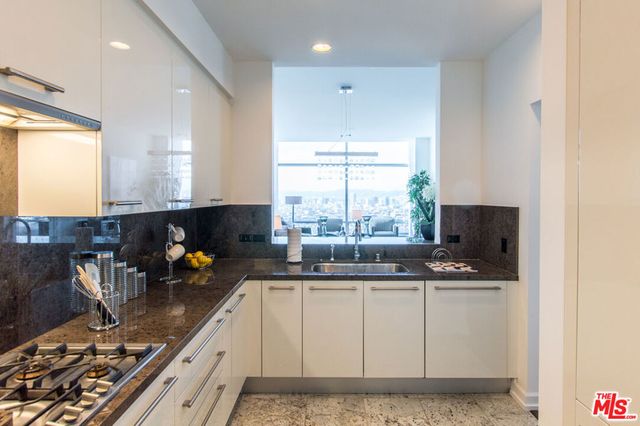 900 W Olympic Boulevard 31F, Los Angeles, CA 90015