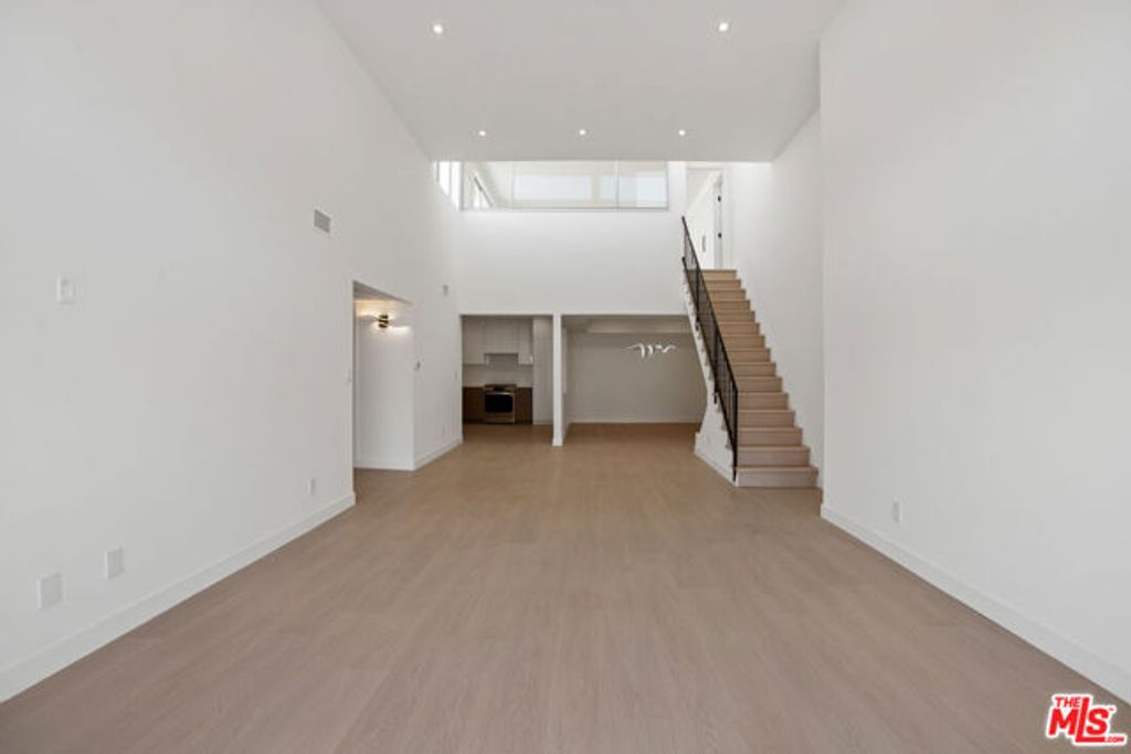 10630 Wilkins Avenue 301, West Los Angeles (los Angeles), CA 90024