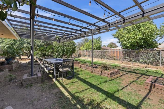 933 N Pine, Rialto, CA 92376