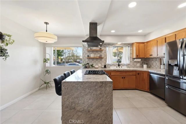933 N Pine, Rialto, CA 92376