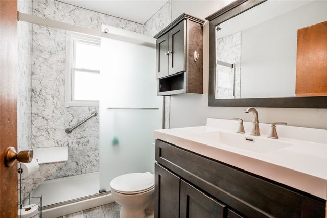 4020 Briarcliff Drive, Des Moines, IA 50317