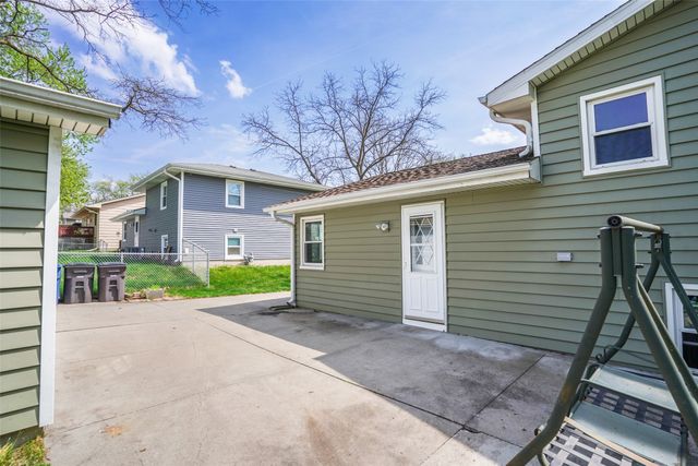 4020 Briarcliff Drive, Des Moines, IA 50317