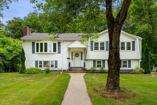 15 Stanford Dr, Westwood, MA 02090