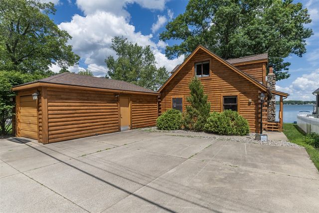 9715 Woodlawn Drive, Portage, MI 49002