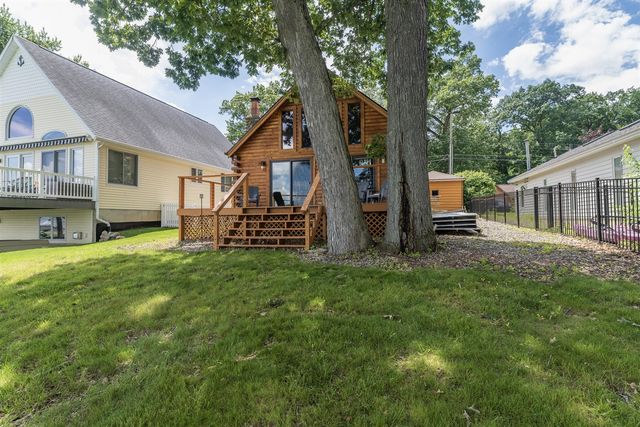 9715 Woodlawn Drive, Portage, MI 49002