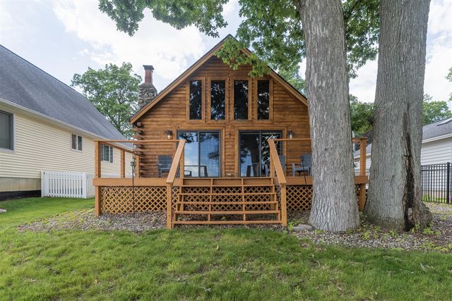 9715 Woodlawn Drive, Portage, MI 49002