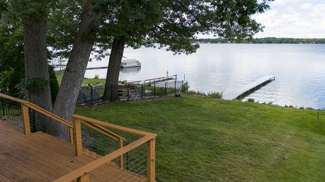 9715 Woodlawn Drive, Portage, MI 49002