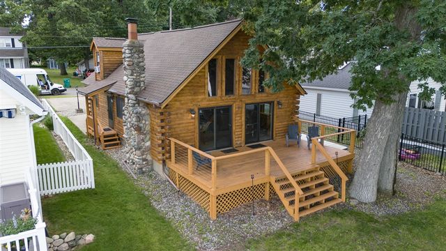9715 Woodlawn Drive, Portage, MI 49002
