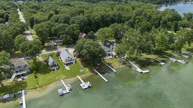 9715 Woodlawn Drive, Portage, MI 49002