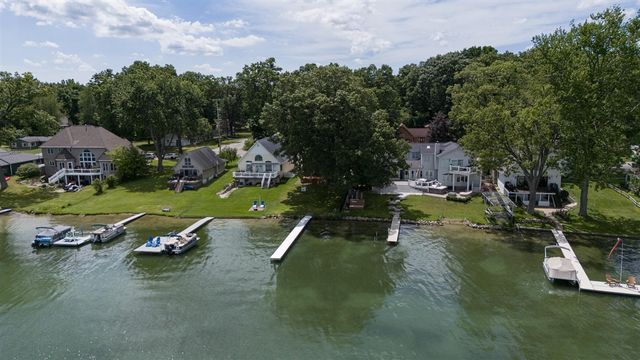 9715 Woodlawn Drive, Portage, MI 49002