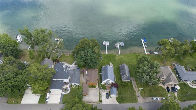 9715 Woodlawn Drive, Portage, MI 49002