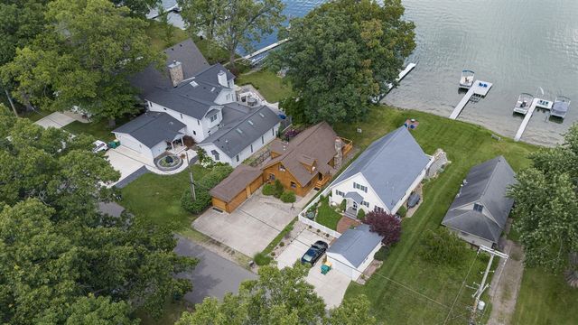 9715 Woodlawn Drive, Portage, MI 49002