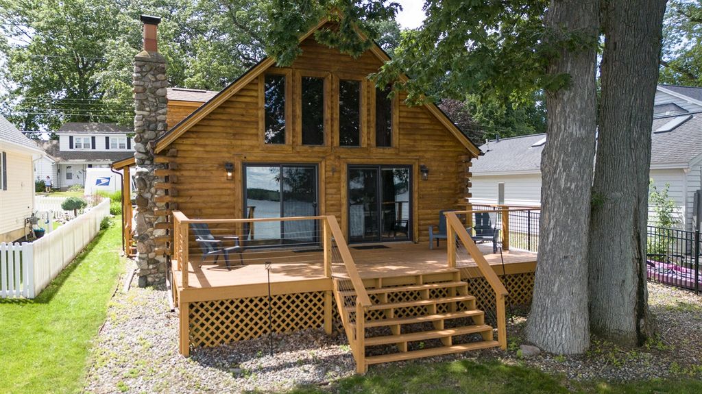 9715 Woodlawn Drive, Portage, MI 49002