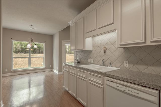 249 Broadmoor Drive, Huntsville, TX 77340