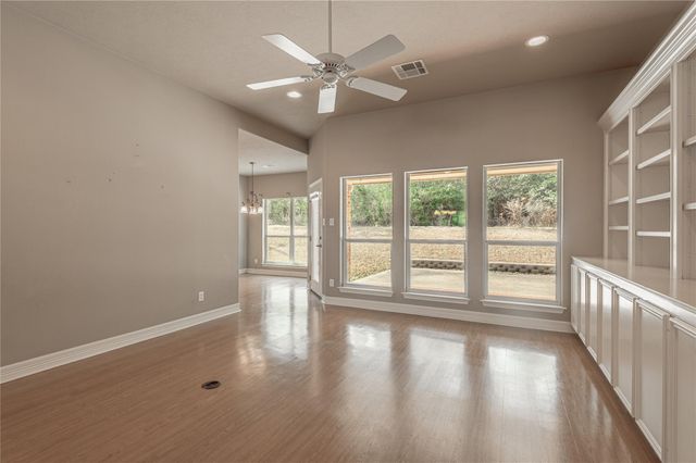 249 Broadmoor Drive, Huntsville, TX 77340