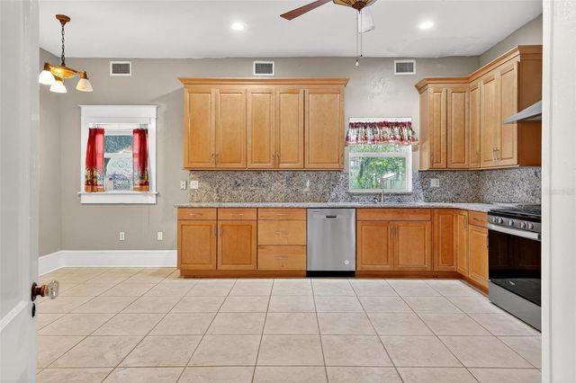 211 CASSADY STREET, Umatilla, FL 32784