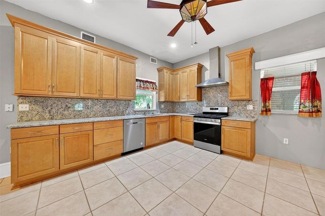 211 CASSADY STREET, Umatilla, FL 32784