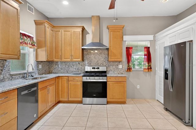 211 CASSADY STREET, Umatilla, FL 32784