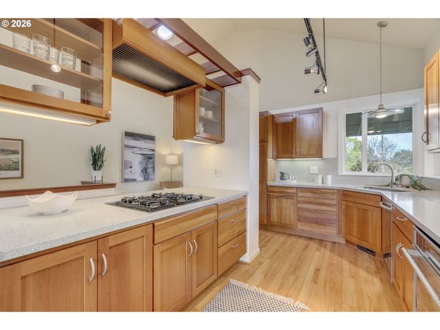 7235 Se MADISON St, Portland, OR 97215